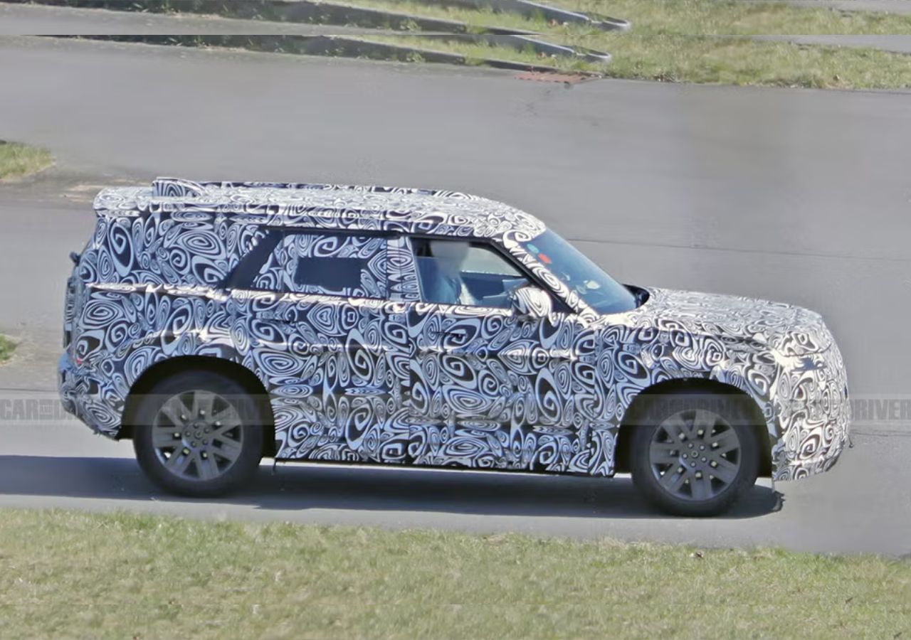 Land Rover's Baby Defender Spotted Testing